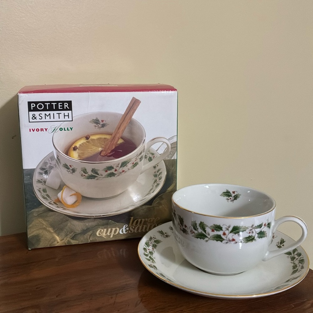 Potter & Smith - Ivory Holly Porcelain Teacup and Saucer Set (boxed)
